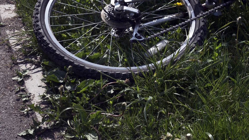 Na Strakonicku zemřela cyklistka, zřejmě spadla pod nákladní auto